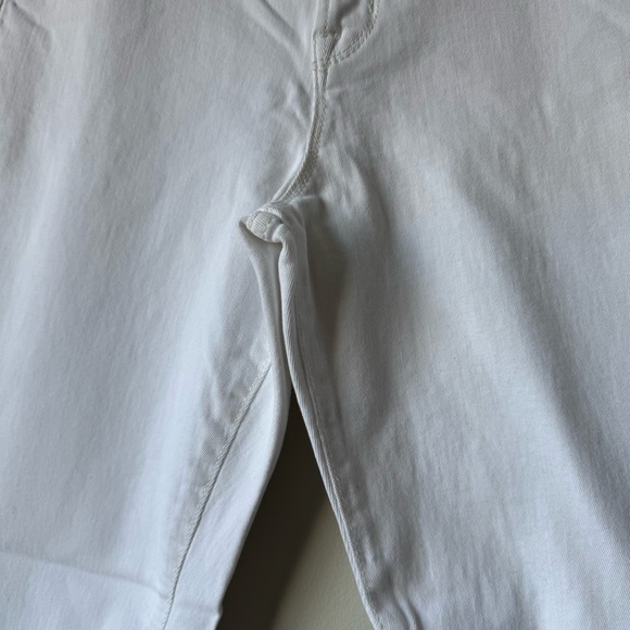 Old Navy Mid‎ Rise White Skinny Jean- Short - Picture 3 of 9
